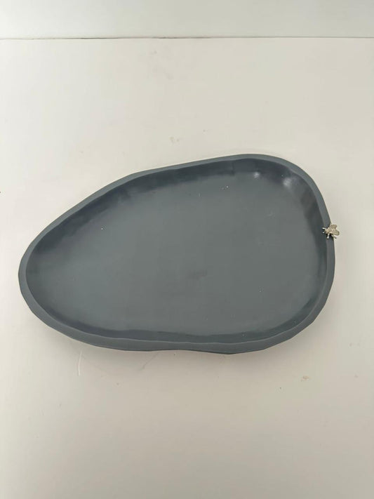 Charola irregular mediana gris