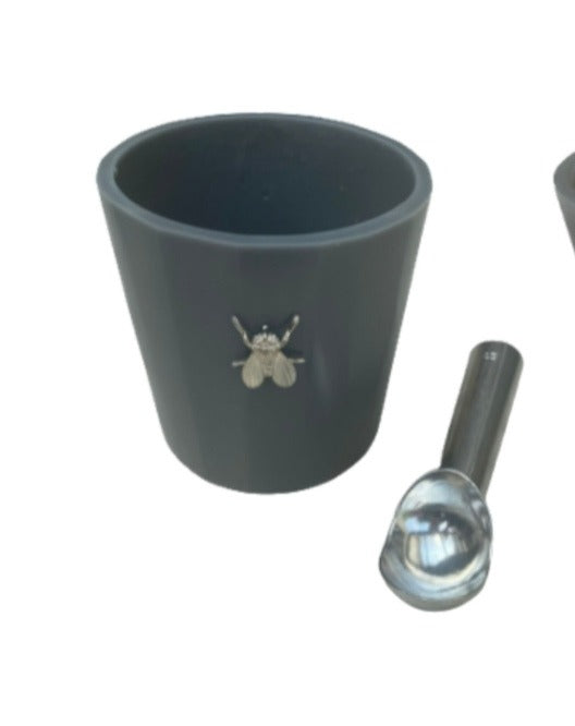 Heladera gris sin cuchara